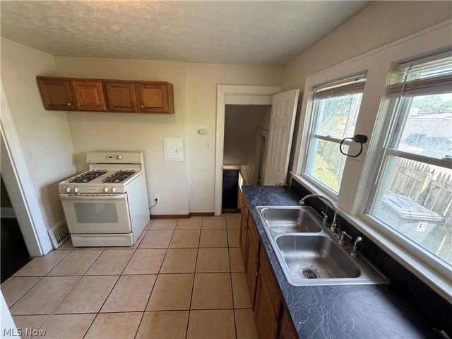 918 Frederick Boulevard, Akron, OH 44320