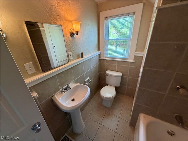 918 Frederick Boulevard, Akron, OH 44320