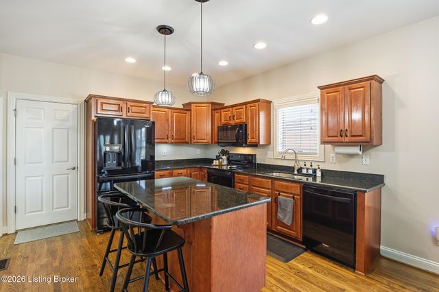 8209 Parker Grant Ct, Louisville, KY 40291