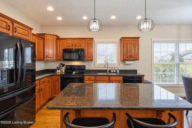 8209 Parker Grant Ct, Louisville, KY 40291