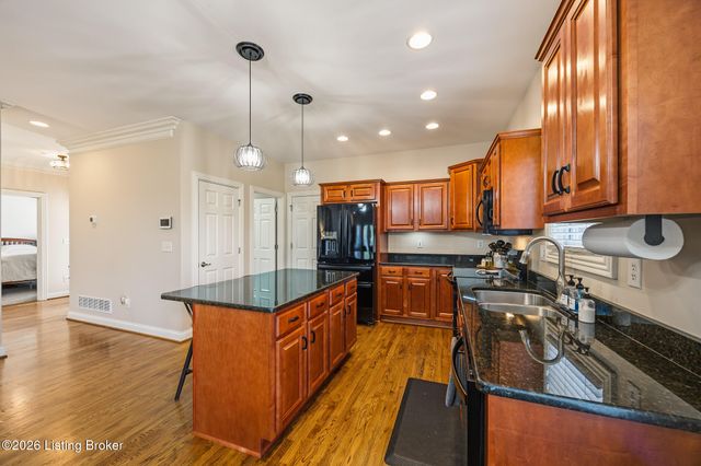 8209 Parker Grant Ct, Louisville, KY 40291