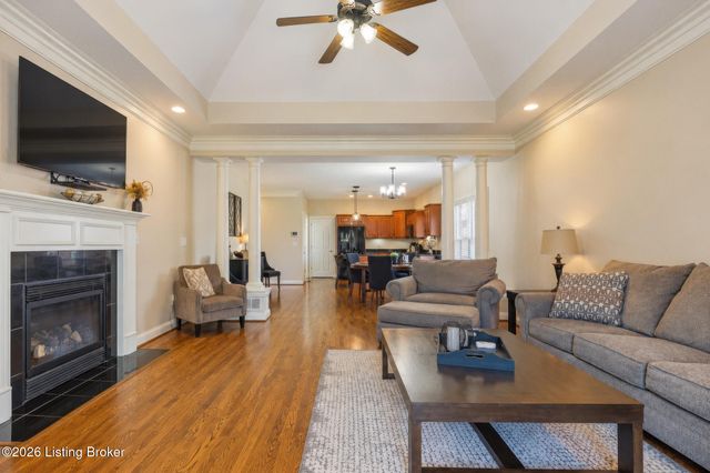 8209 Parker Grant Ct, Louisville, KY 40291