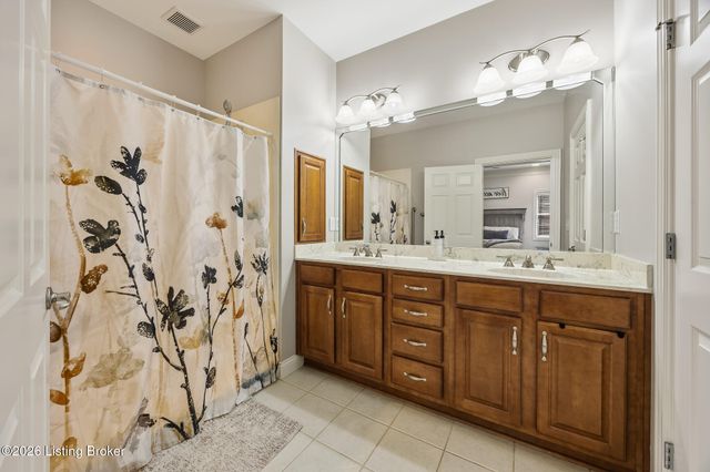 8209 Parker Grant Ct, Louisville, KY 40291