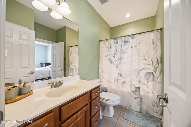 8209 Parker Grant Ct, Louisville, KY 40291