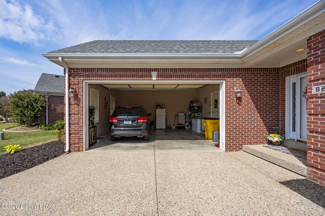 8209 Parker Grant Ct, Louisville, KY 40291