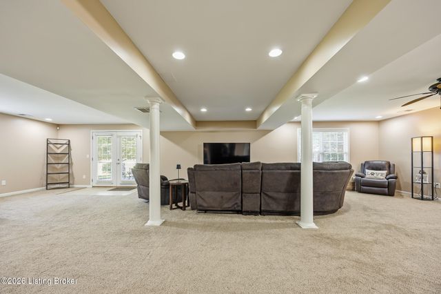 8209 Parker Grant Ct, Louisville, KY 40291