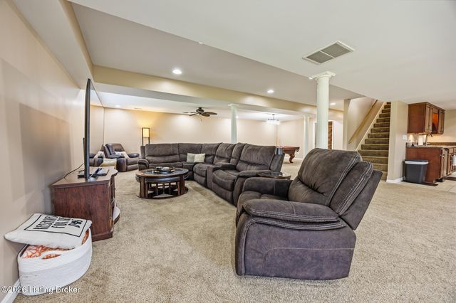 8209 Parker Grant Ct, Louisville, KY 40291