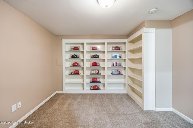 8209 Parker Grant Ct, Louisville, KY 40291