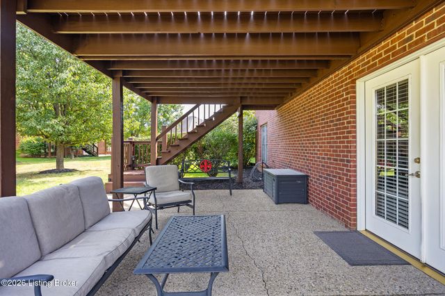 8209 Parker Grant Ct, Louisville, KY 40291