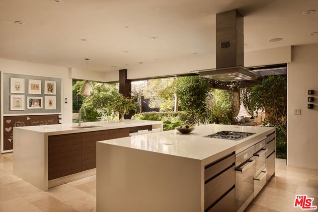 1164 N Doheny Drive, Los Angeles, CA 90069