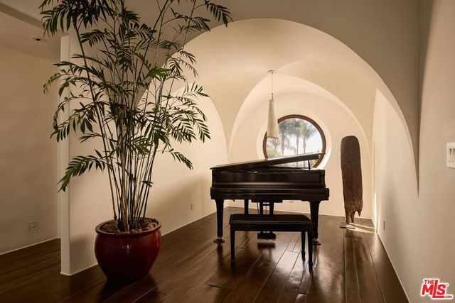 1164 N Doheny Drive, Los Angeles, CA 90069