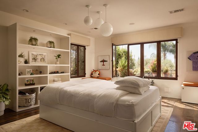 1164 N Doheny Drive, Los Angeles, CA 90069