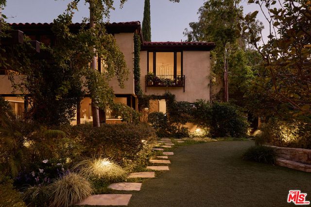 1164 N Doheny Drive, Los Angeles, CA 90069