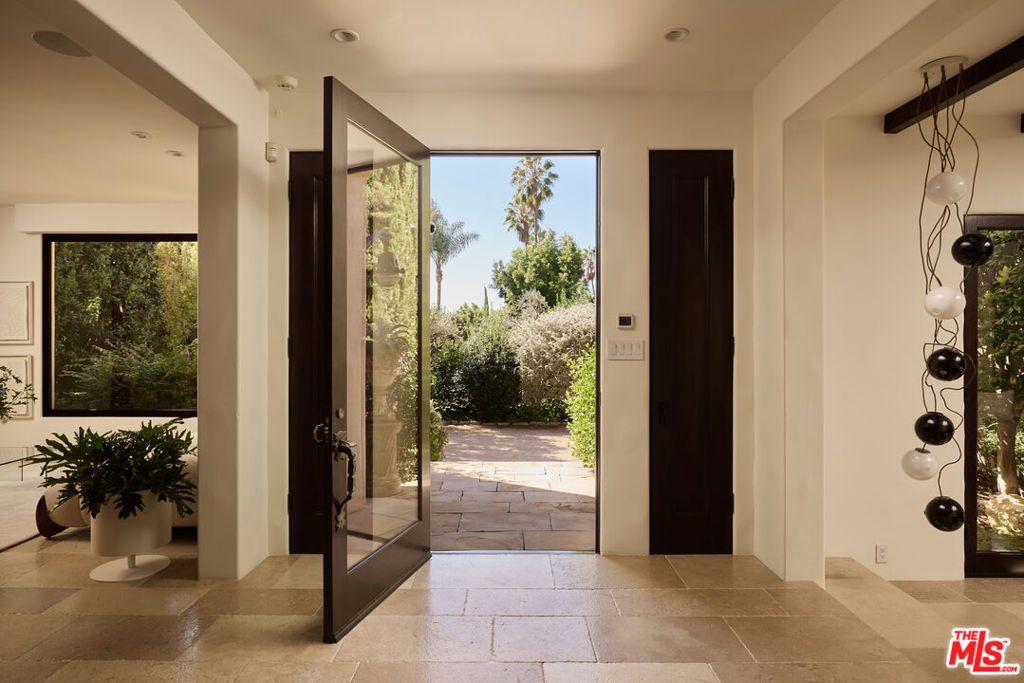 1164 N Doheny Drive, Los Angeles, CA 90069 — photo 4