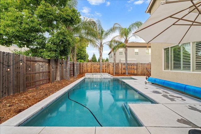 201 Pepper Tree Ct, Roseville, CA 95747
