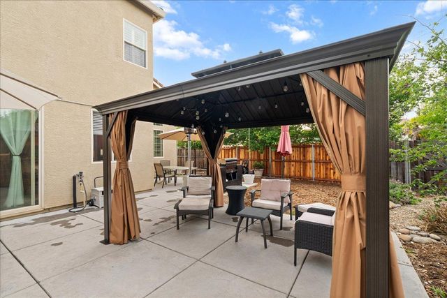 201 Pepper Tree Ct, Roseville, CA 95747