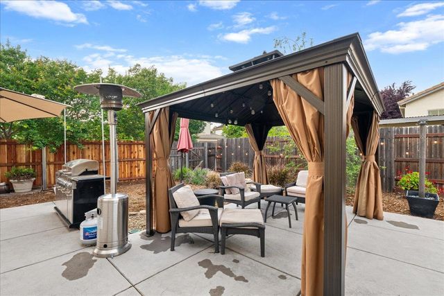201 Pepper Tree Ct, Roseville, CA 95747