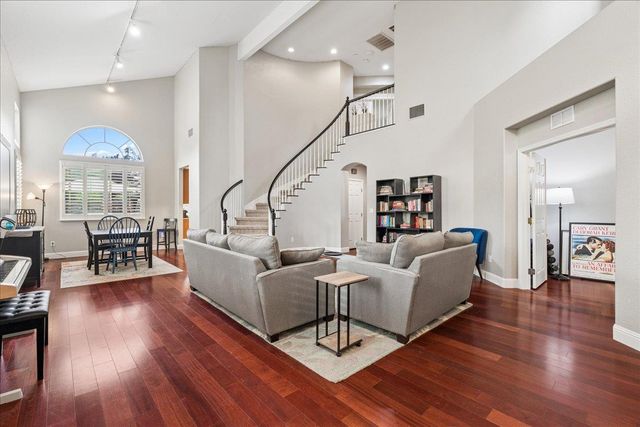 201 Pepper Tree Ct, Roseville, CA 95747