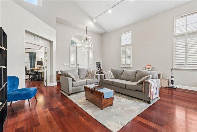 201 Pepper Tree Ct, Roseville, CA 95747