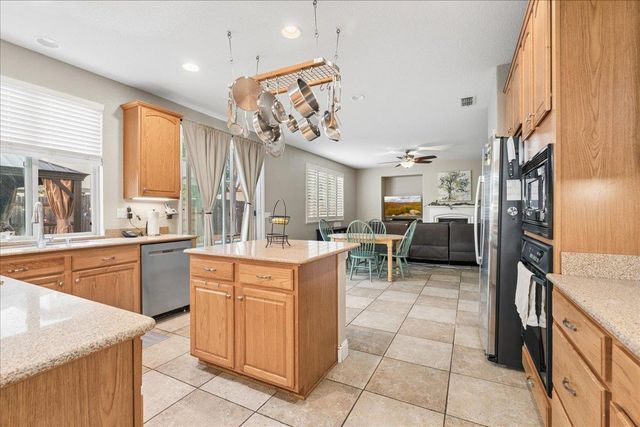 201 Pepper Tree Ct, Roseville, CA 95747