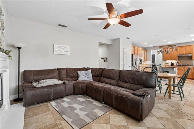 201 Pepper Tree Ct, Roseville, CA 95747