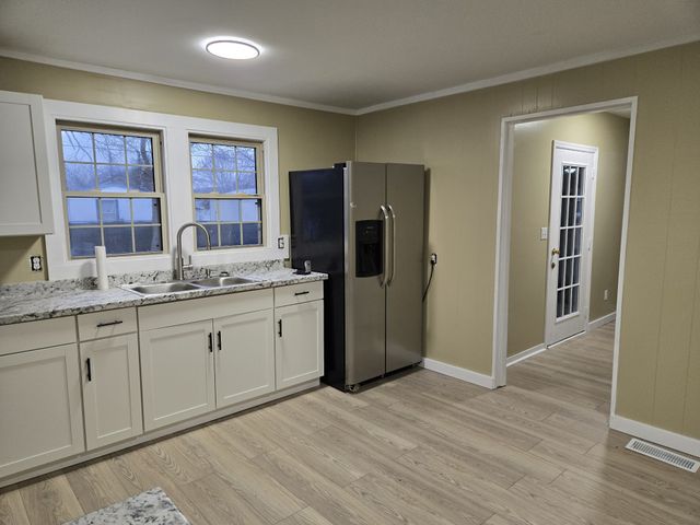 1755 W Trace Creek Rd, Waverly, TN 37185