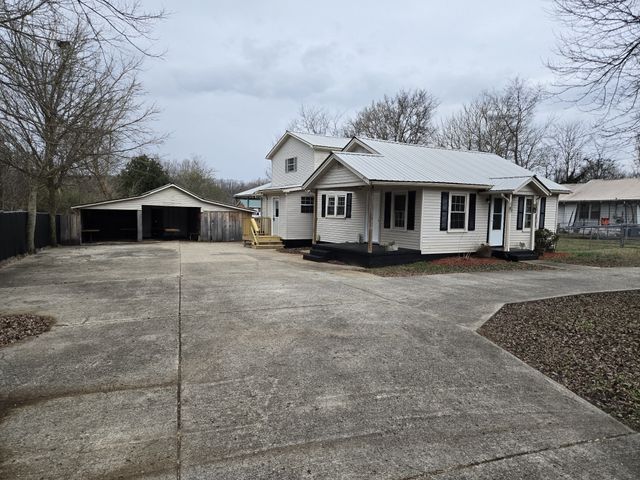 1755 W Trace Creek Rd, Waverly, TN 37185