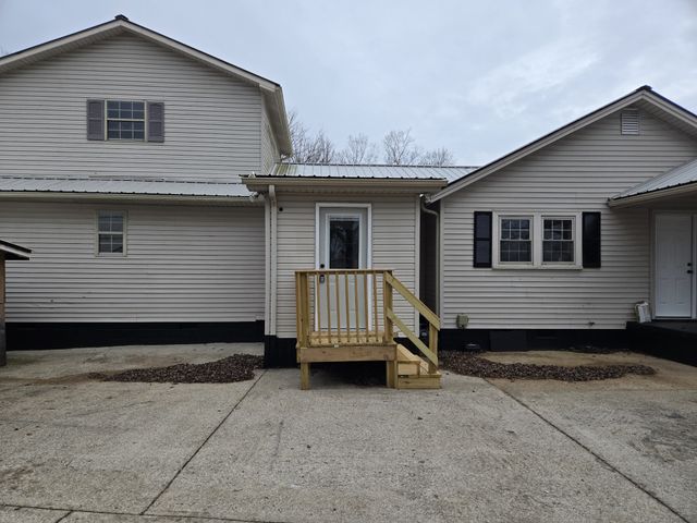 1755 W Trace Creek Rd, Waverly, TN 37185