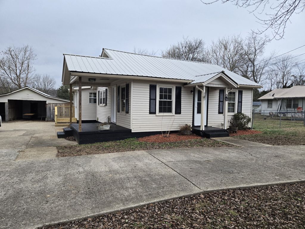 1755 W Trace Creek Rd, Waverly, TN 37185