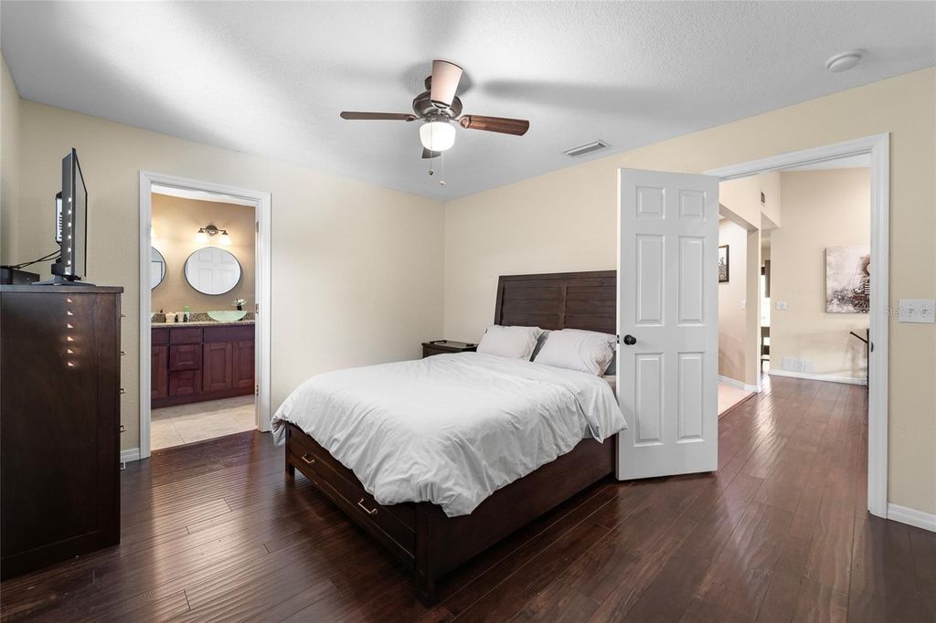 Image 20 of property listing at 4726 W IDAHO STREET, Tampa, FL 33616