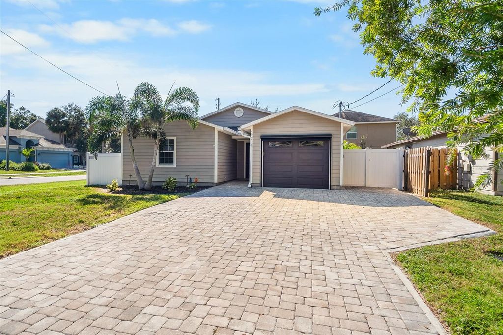 Image 3 of property listing at 4726 W IDAHO STREET, Tampa, FL 33616