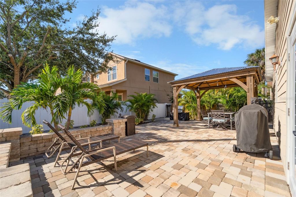 Image 4 of property listing at 4726 W IDAHO STREET, Tampa, FL 33616