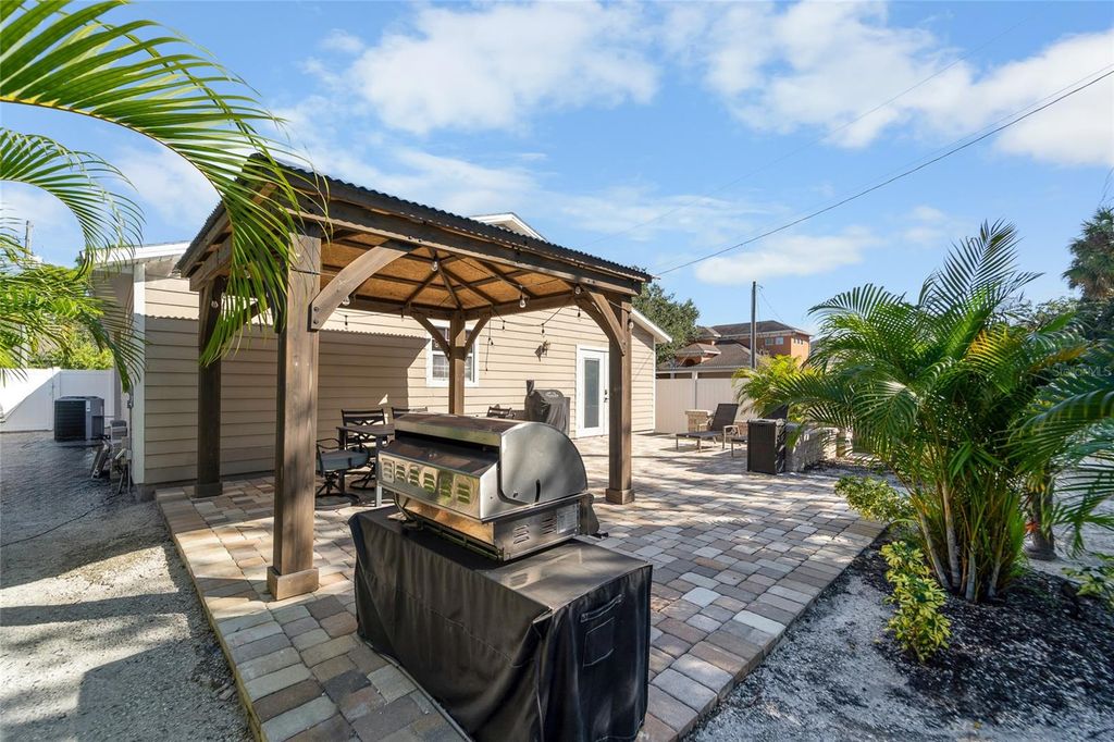 Image 5 of property listing at 4726 W IDAHO STREET, Tampa, FL 33616