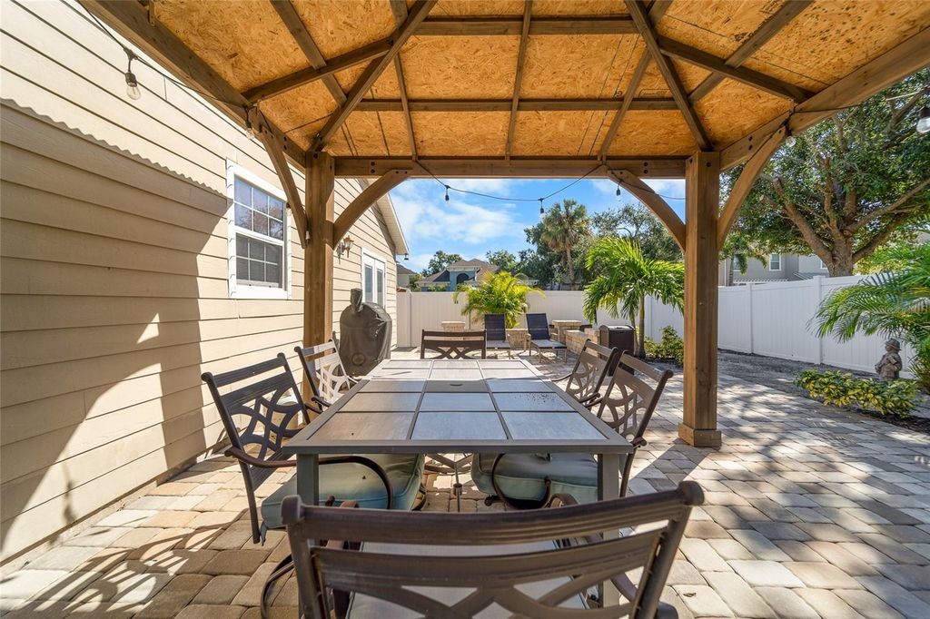 Image 6 of property listing at 4726 W IDAHO STREET, Tampa, FL 33616