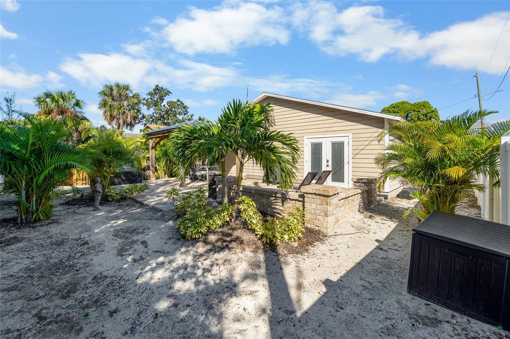 Image 7 of property listing at 4726 W IDAHO STREET, Tampa, FL 33616