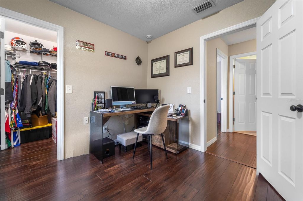 Image 10 of property listing at 4726 W IDAHO STREET, Tampa, FL 33616