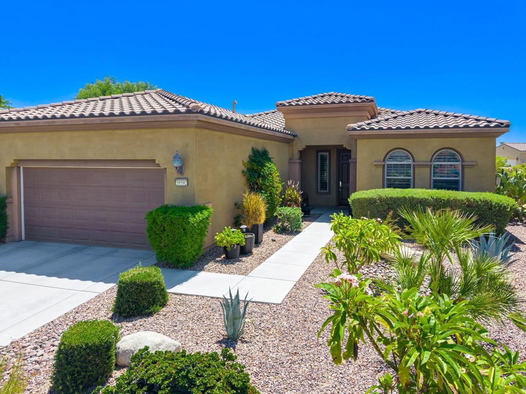 Image 2 of property listing at 39592 Camino Arbusto, Indio, CA 92203