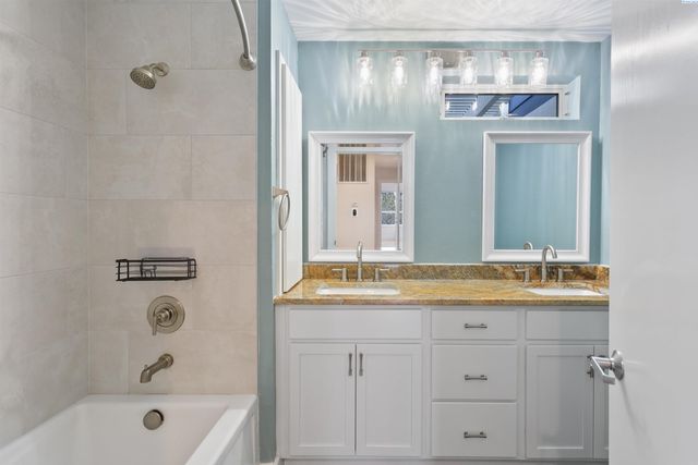 245 High Meadows St, Richland, WA 99352