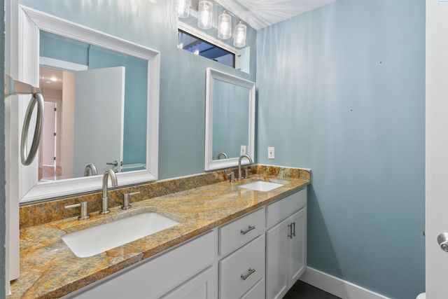 245 High Meadows St, Richland, WA 99352