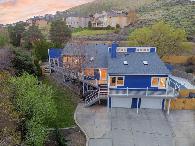 245 High Meadows St, Richland, WA 99352