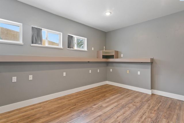 245 High Meadows St, Richland, WA 99352