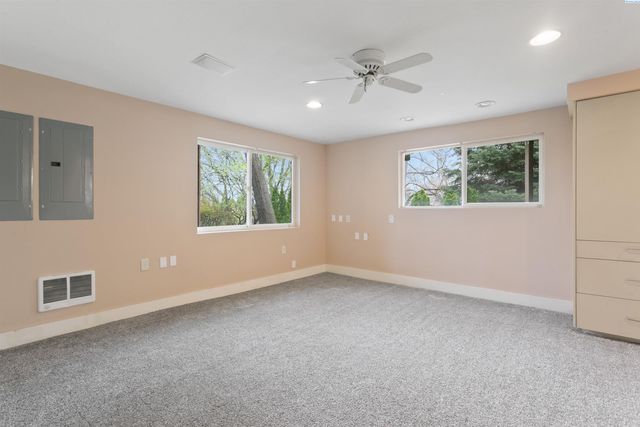 245 High Meadows St, Richland, WA 99352