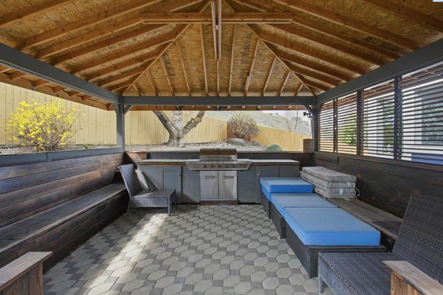 245 High Meadows St, Richland, WA 99352