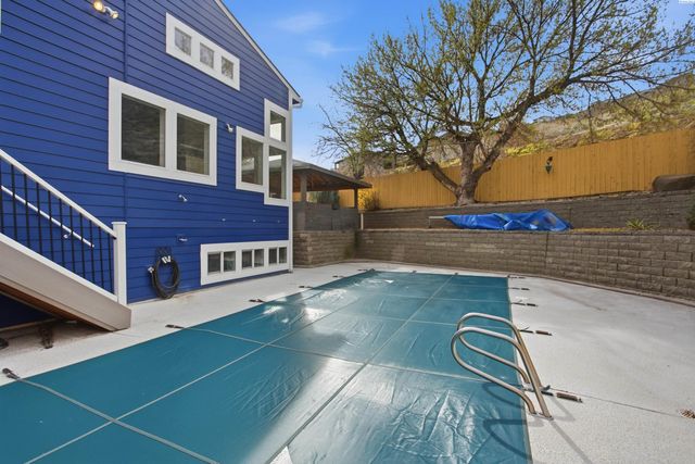 245 High Meadows St, Richland, WA 99352