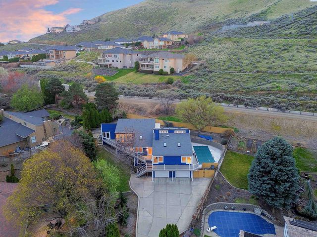 245 High Meadows St, Richland, WA 99352