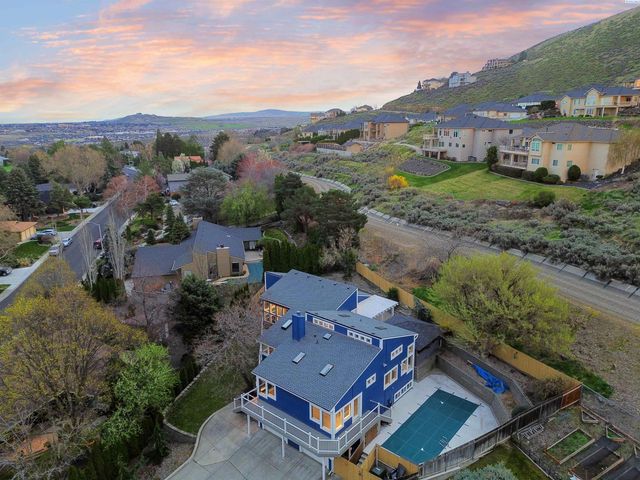 245 High Meadows St, Richland, WA 99352