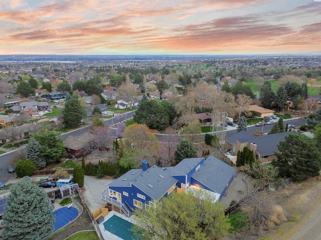 245 High Meadows St, Richland, WA 99352