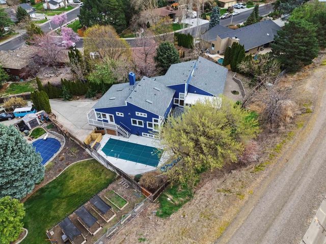 245 High Meadows St, Richland, WA 99352