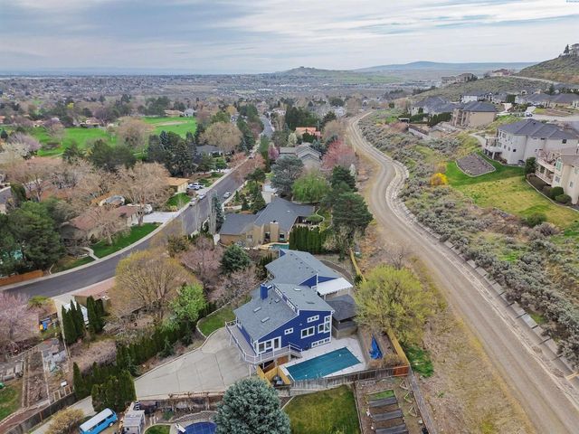 245 High Meadows St, Richland, WA 99352