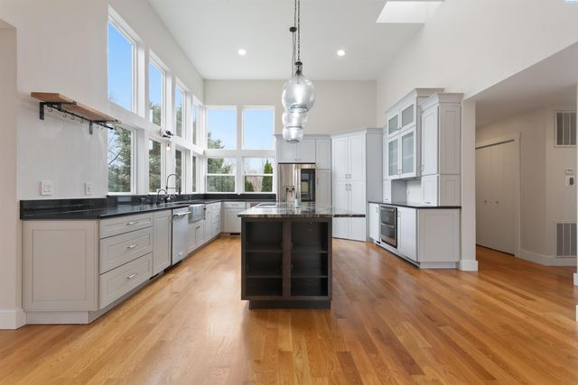 245 High Meadows St, Richland, WA 99352